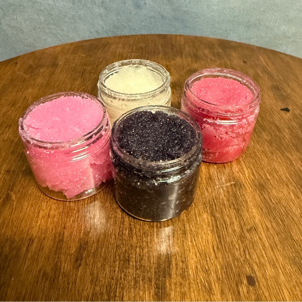 Organic lip scrubs